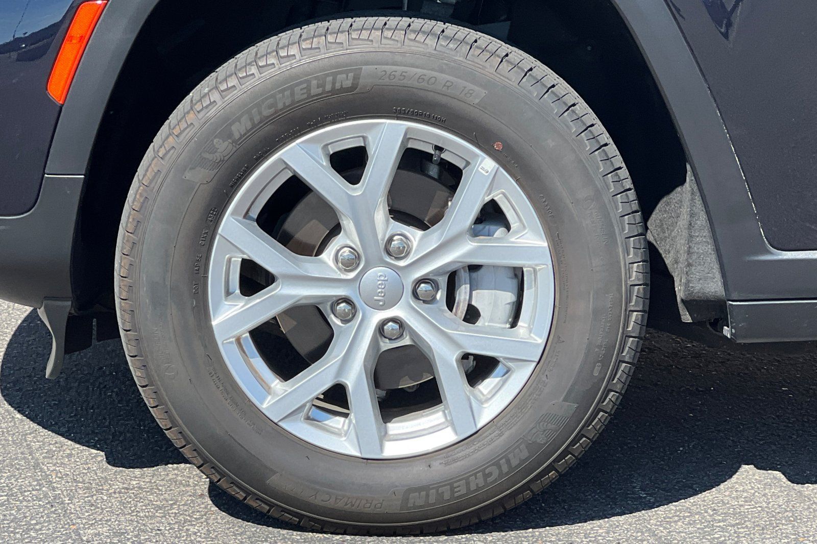 Used 2023 Jeep Grand Cherokee Limited w/ Trailer Tow Prep Group (B) AWD/4WD image 13
