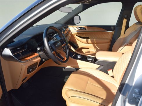 Used 2025 Jeep Grand Cherokee L Summit AWD/4WD image 12