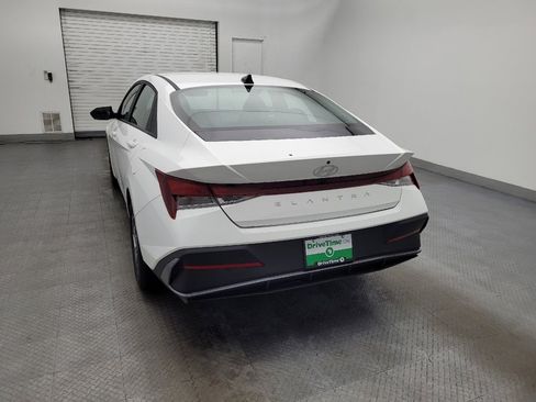 Used 2024 Hyundai Elantra SEL image 6