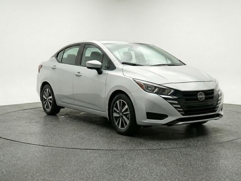 Used 2025 Nissan Versa SV image 1