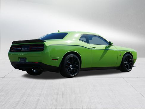 Used 2015 Dodge Challenger R/T Scat Pack w/ Leather Interior Group RWD image 6