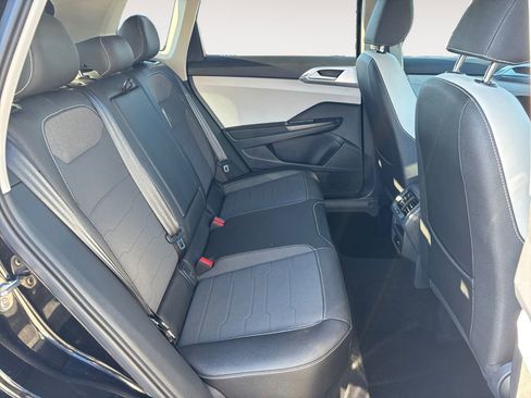 Used 2025 Volkswagen Taos SE image 11