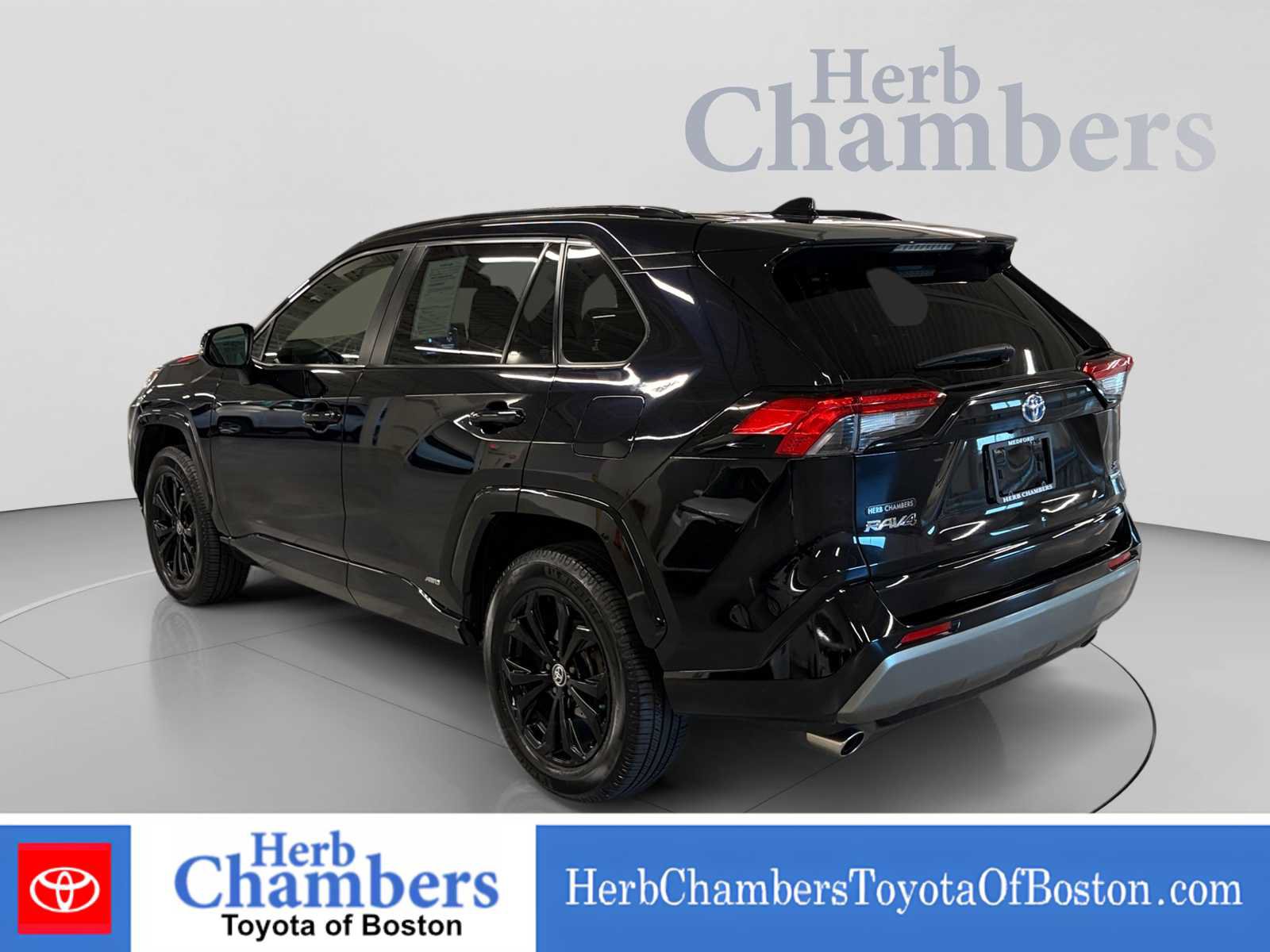 Used 2022 Toyota RAV4 SE w/ Convenience Package AWD/4WD image 3