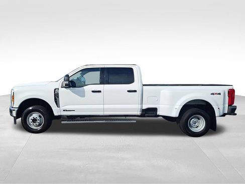 Used 2024 Ford F350 XLT AWD/4WD image 2