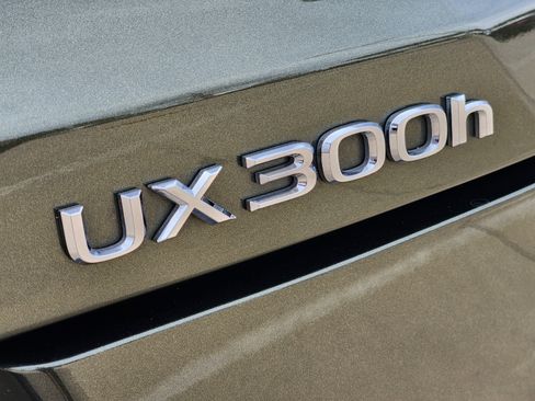 Used 2025 Lexus UX 300h FWD image 14