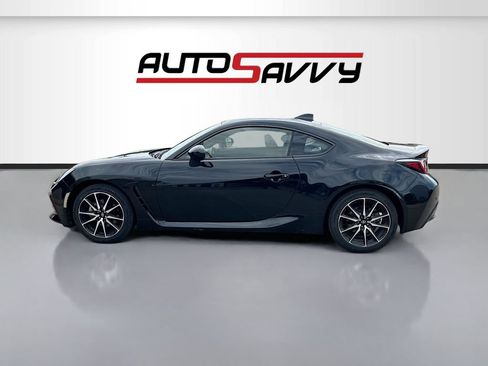 Used 2023 Toyota GR86 w/ ALL Weather Mat Package (TMS) RWD image 4