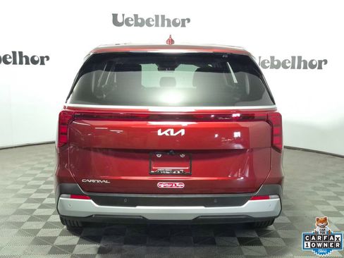 Used 2025 Kia Carnival FWD image 6