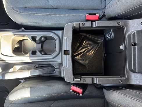 Used 2025 Jeep Wrangler Unlimited Sport image 27