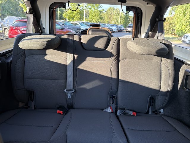 Used 2022 Jeep Wrangler Unlimited Sahara w/ Cold Weather Group AWD/4WD image 28