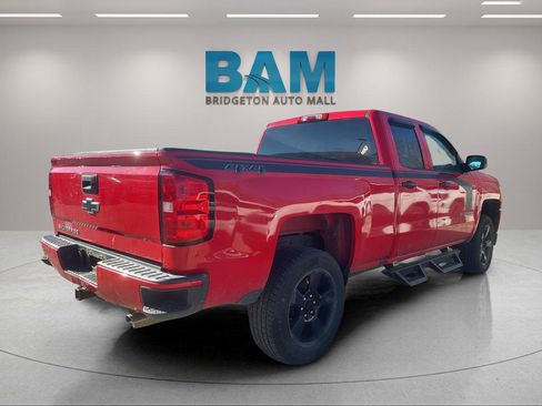 Used 2018 Chevrolet Silverado 1500 Custom w/ Custom Value Package image 7