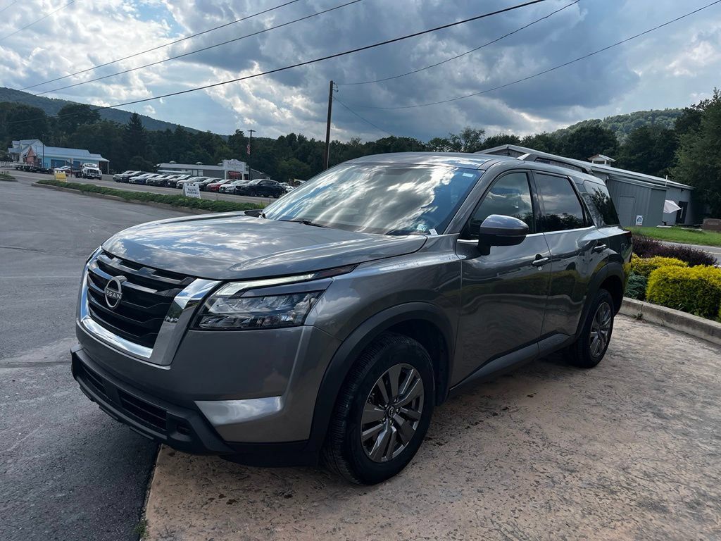 Used 2025 Nissan Pathfinder SV AWD/4WD image 3