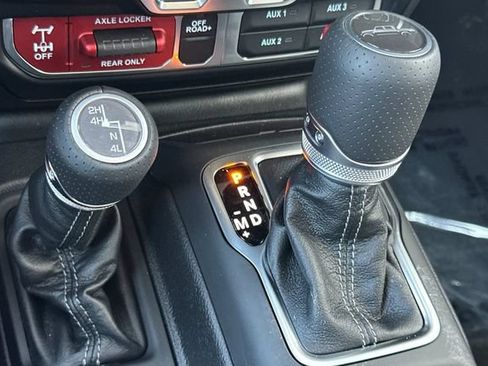 New 2026 Jeep Gladiator Mojave w/ Steel Bumper Group AWD/4WD image 19