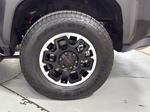 Certified 2025 Toyota 4Runner TRD Off-Road Premium image 23