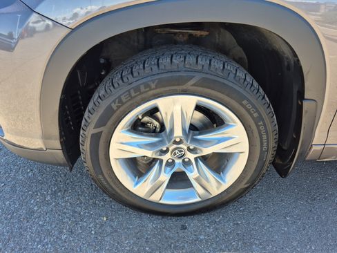 Used 2018 Toyota Highlander Limited AWD/4WD image 26