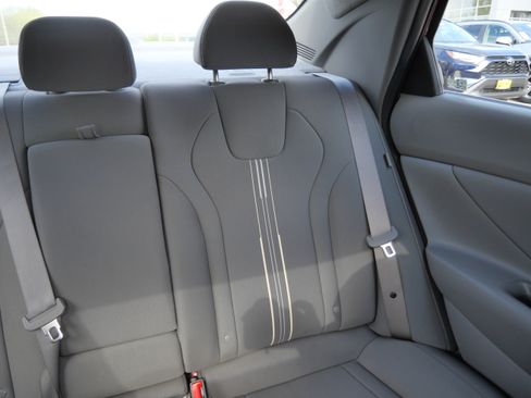 Used 2025 Hyundai Elantra SEL FWD image 14
