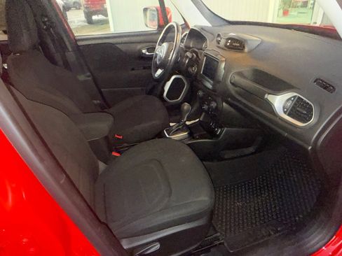 Used 2018 Jeep Renegade Latitude w/ Cold Weather Group image 14