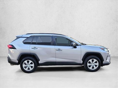 Used 2020 Toyota RAV4 LE image 4