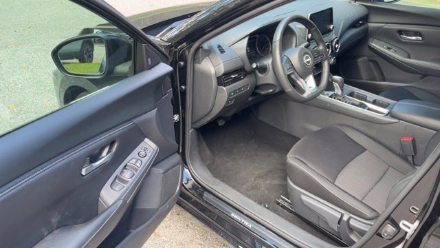 Used 2025 Nissan Sentra SV w/ All-Weather Package FWD image 4