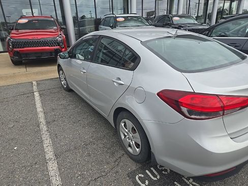 Used 2018 Kia Forte LX FWD image 4