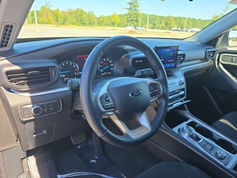 Used 2021 Ford Explorer XLT image 16