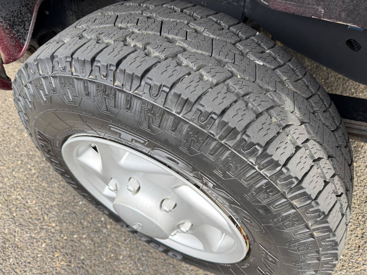 Used 2006 Ford E-350 and Econoline 350 Super Duty Wagon RWD image 30
