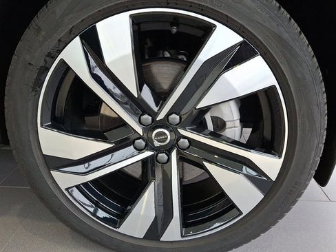 Used 2025 Volvo XC40 B5 Ultra w/ Climate Package image 7