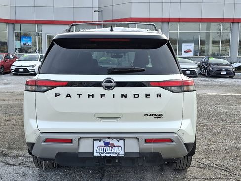 Used 2023 Nissan Pathfinder Platinum image 6