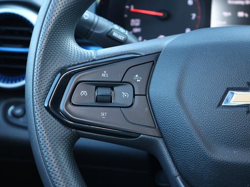 Certified 2025 Chevrolet Trax LS w/ LS Convenience Package FWD image 12