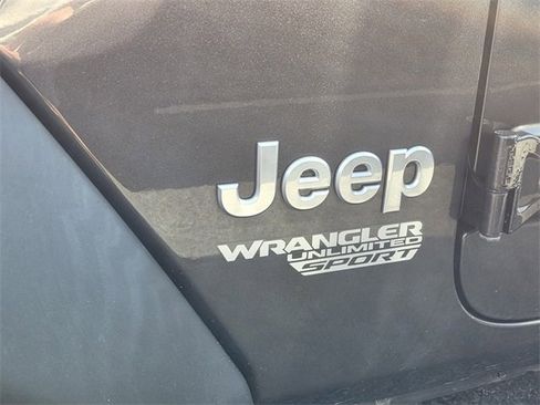 Used 2018 Jeep Wrangler Unlimited Sport S image 4