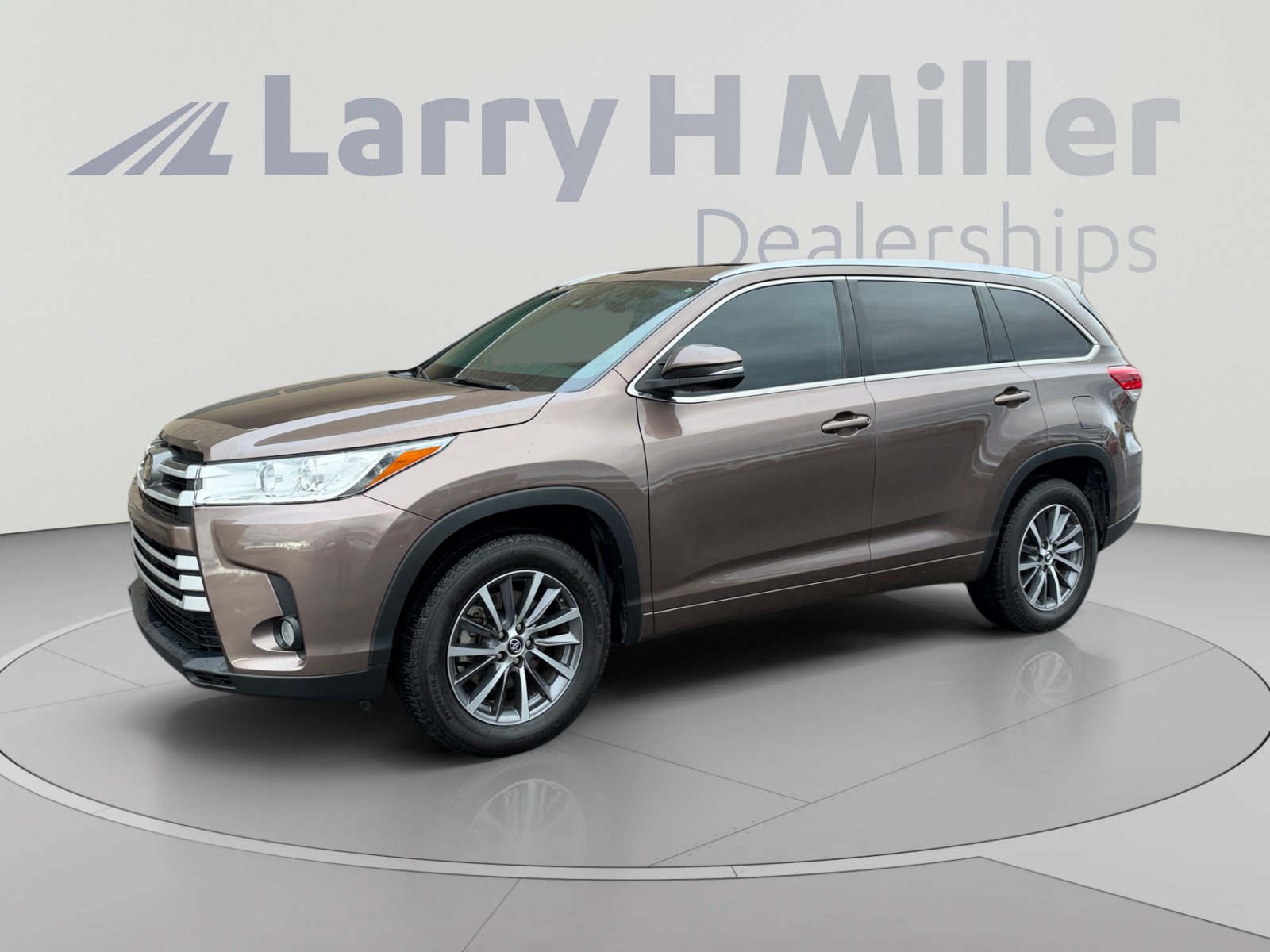 Used 2018 Toyota Highlander XLE w/ Carpet Mat Package (TMS) FWD image 1