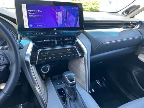 Certified 2024 Toyota Venza XLE AWD/4WD image 11