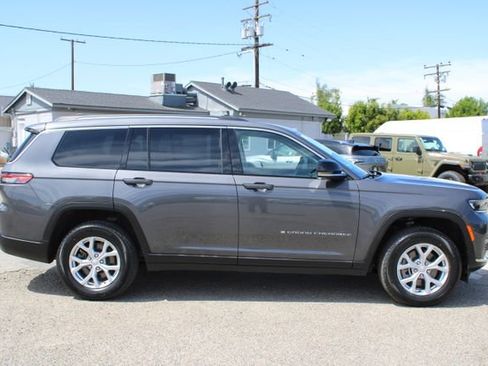 Used 2023 Jeep Grand Cherokee L Limited image 3