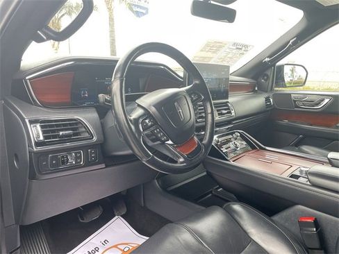 Used 2022 Lincoln Navigator Reserve image 10