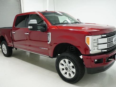 Used 2018 Ford F250 Platinum w/ Platinum Ultimate Package image 2
