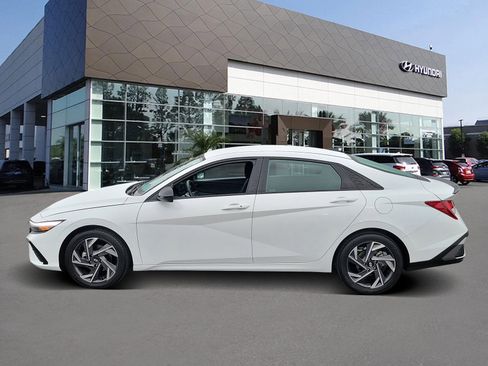 Certified 2025 Hyundai Elantra Sport image 3