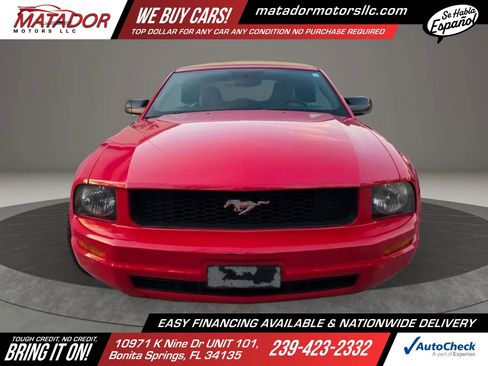Used 2008 Ford Mustang Deluxe Convertible RWD image 2