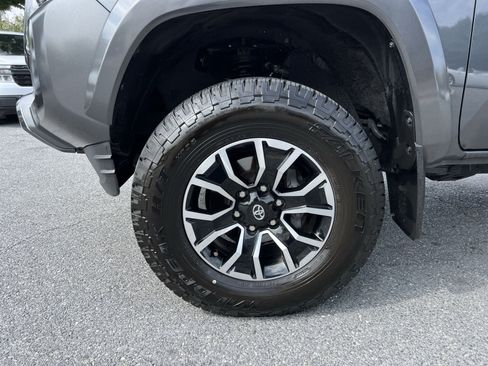 Used 2023 Toyota Tacoma TRD Sport AWD/4WD image 12