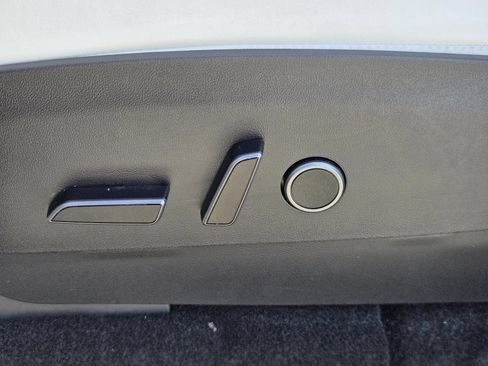 Used 2023 Tesla Model Y Performance AWD/4WD image 21