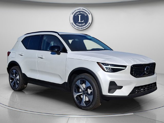 New 2026 Volvo XC40 B5 Core w/ Climate Package AWD/4WD image 2