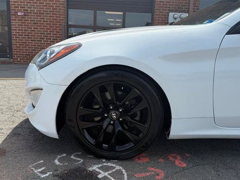 Used 2015 Hyundai Genesis 3.8 RWD image 5