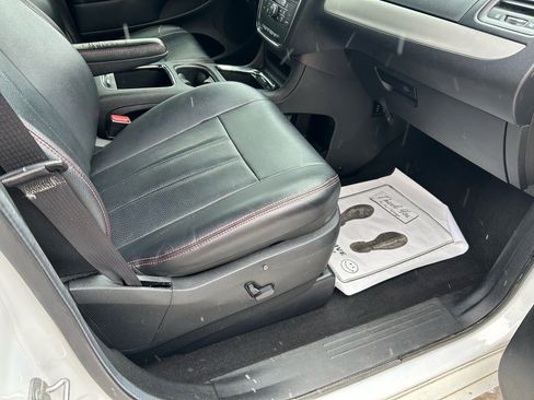 Used 2017 Dodge Grand Caravan GT image 12
