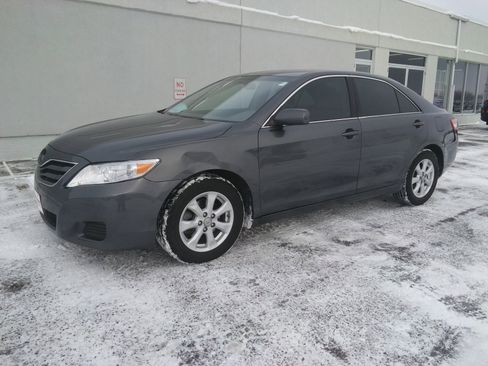 Used 2011 Toyota Camry image 2