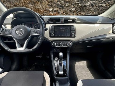 Used 2021 Nissan Versa SV image 15