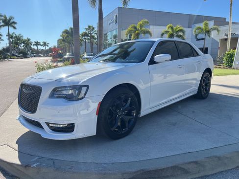 Used 2022 Chrysler 300 Touring L w/ Popular Equipment Group image 5