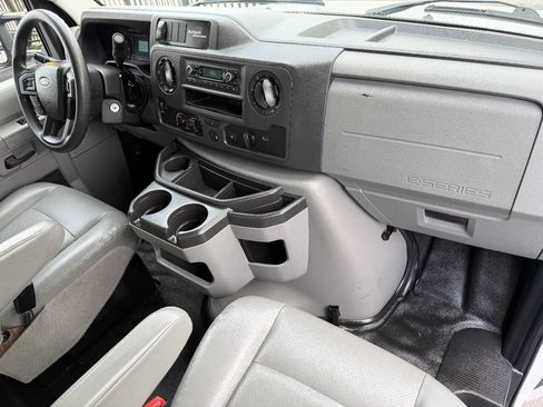 Used 2022 Ford E-450 and Econoline 450 Super Duty w/ Power Windows & Locks Group RWD image 8