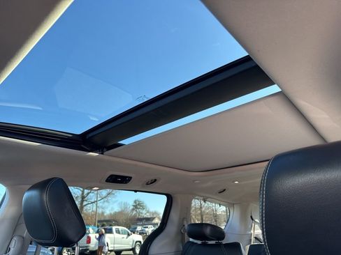 Used 2022 Chrysler Pacifica Touring-L image 50