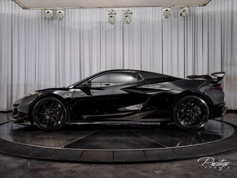 Used 2025 Chevrolet Corvette Z06 w/ Z07 Performance Package RWD image 9