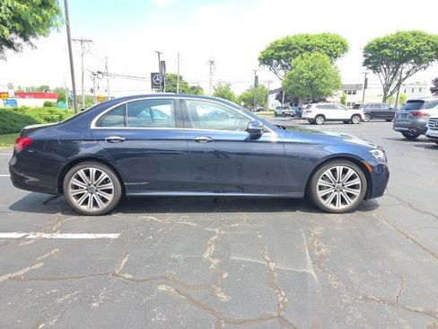 Used 2023 Mercedes-Benz E 350 4MATIC Sedan image 2