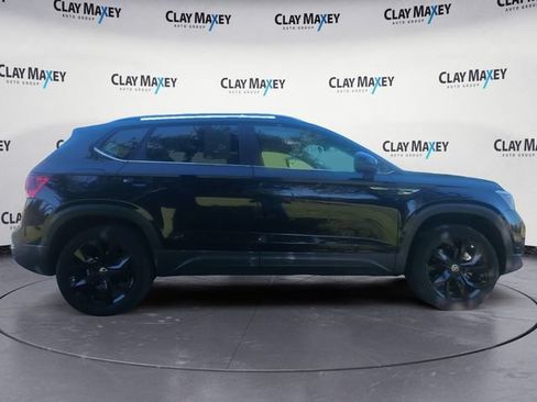 Used 2023 Volkswagen Taos SE AWD/4WD image 6