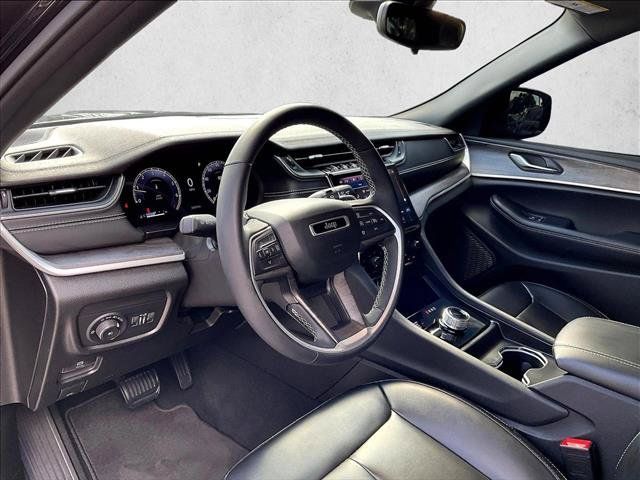 Used 2024 Jeep Grand Cherokee L Limited w/ Black Appearance Package AWD/4WD image 10